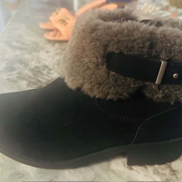 UGG CALF BOOTS BRAND NEW NEVER WORN US SIZE 9.5 - Picture 2 of 13
